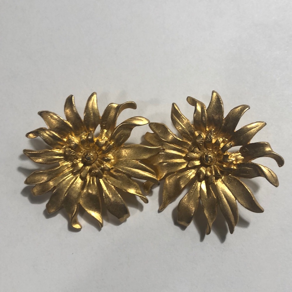 Gold sunflower pierce earrings